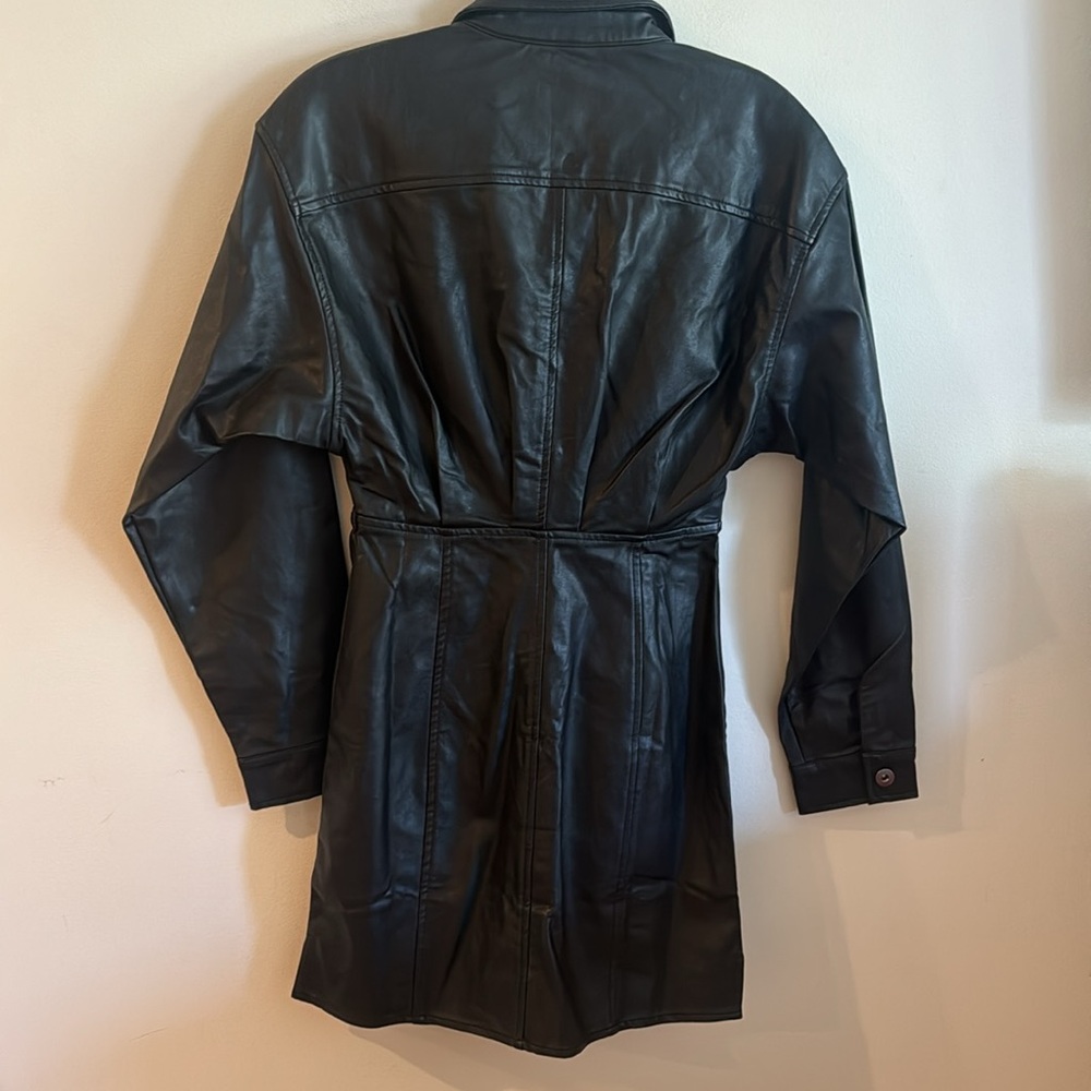 x REVOLVE Amber Faux Leather Mini in Black
Free People size 2 - Picture 9 of 9